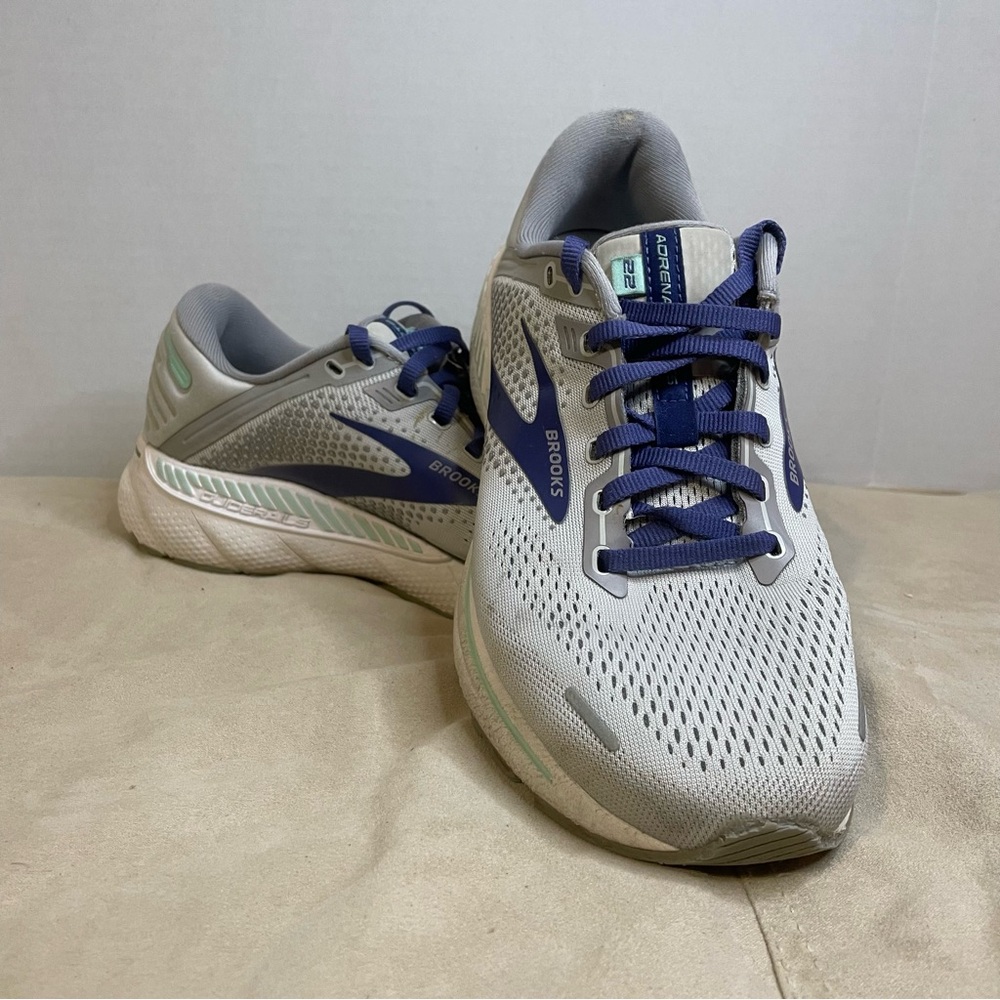 Brooks Adrenaline GTS 22 Gray Running Shoes 1203531D045 Women’s Size 9.5 W